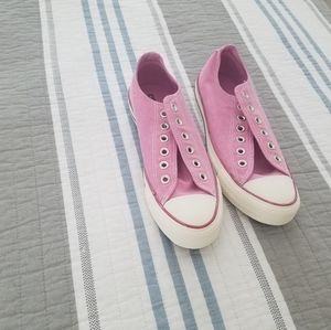 Converse size 7